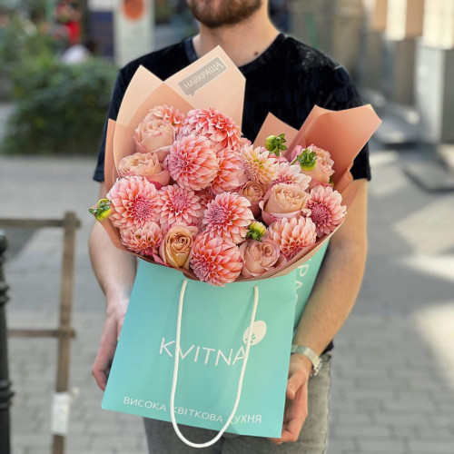 Букет «Персикові обійми»