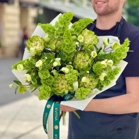 Зелений букет з піоновидними трояндами «Літня галявина»