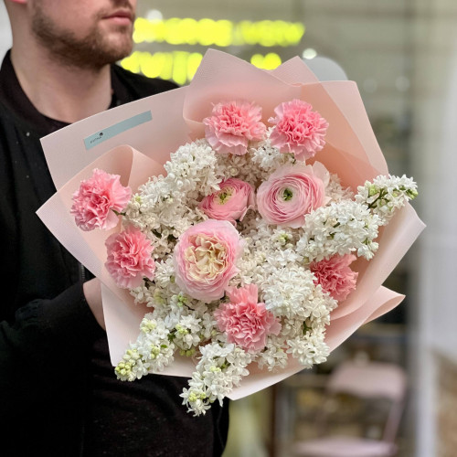 Надзвичайно ніжний ароматний букет «Полуничне суфле»