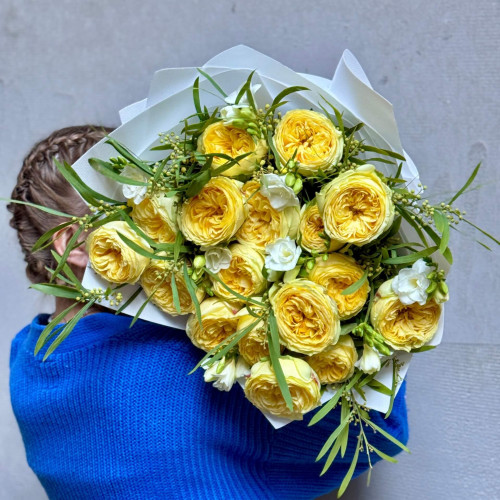 Sunny bouquet with Catalina peony roses «Amalfi Gardens»