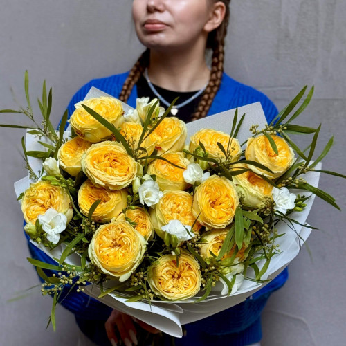 Sunny bouquet with Catalina peony roses «Amalfi Gardens»