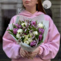 Весняний букет з тюльпанів та клематису «Рання зірочка»