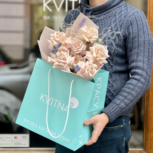 Pastel bouquet with Menta roses and muscari «Silver springs»