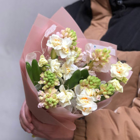 Тендітний весняний букет «Неймовірний аромат»