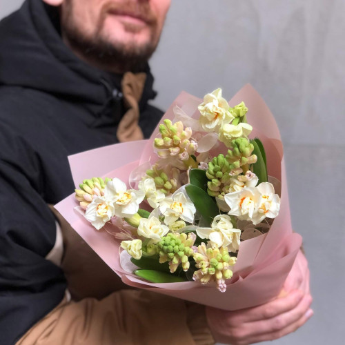 Тендітний весняний букет «Неймовірний аромат»