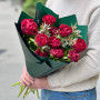 11 пионов в букете «Рубиновый атлас»