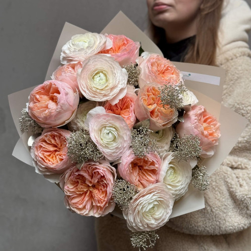 Вишуканий букет з ранункулюсами та піоновидною трояндою Juliet «Золоті переливи»