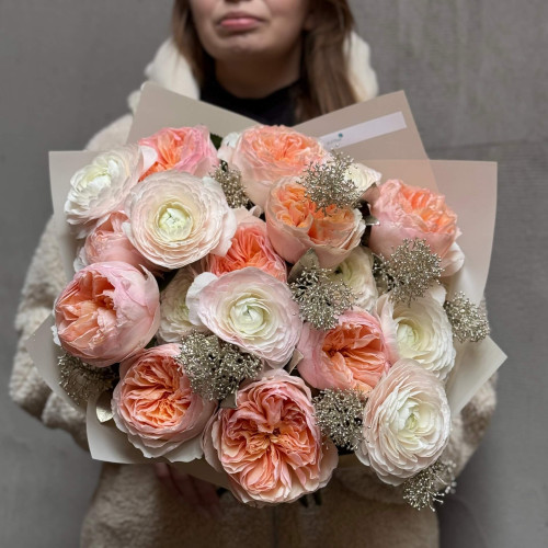 Вишуканий букет з ранункулюсами та піоновидною трояндою Juliet «Золоті переливи»
