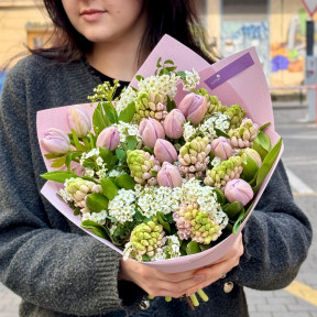 Букет з гіацинтами та тюльпанами «Матусин улюблений»