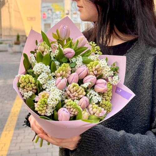 Букет з гіацинтами та тюльпанами «Матусин улюблений»