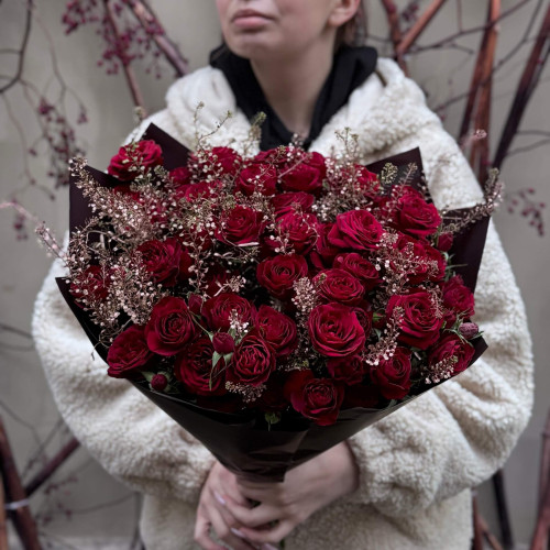 Bright bouquet of Red Trendsetter spray roses «Passionate Feelings»