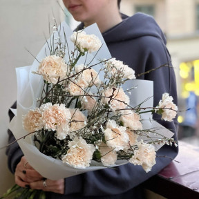 Delicate bouquet of dianthus «Pearl»