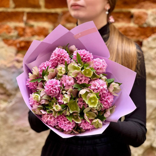 Pink and green bouquet of fragrant hyacinths and helleborus «Strawberry-Lime»