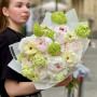Вишукані півонії у букеті «Травневий світанок»