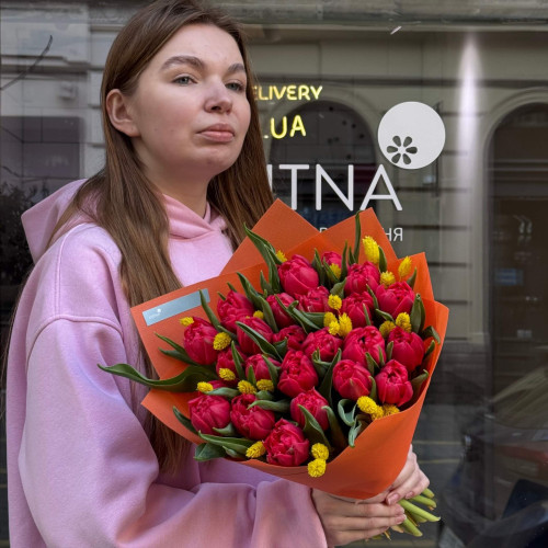 Bright bouquet of tulips and phalaris «Juicy Berries»