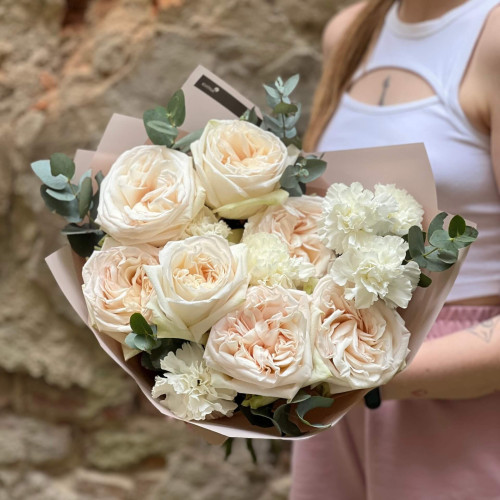 Запашний букет з піоновидними трояндами White O'Hara «Ароматна квіточка»