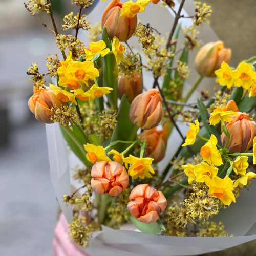 Bouquet of tulips and daffodils «Bright Sunshine»