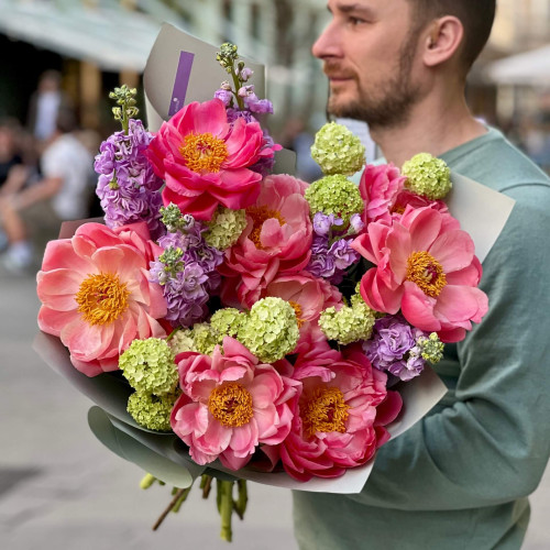 Розкішний букет з півоніями Coral Charm «Сад Імператора»