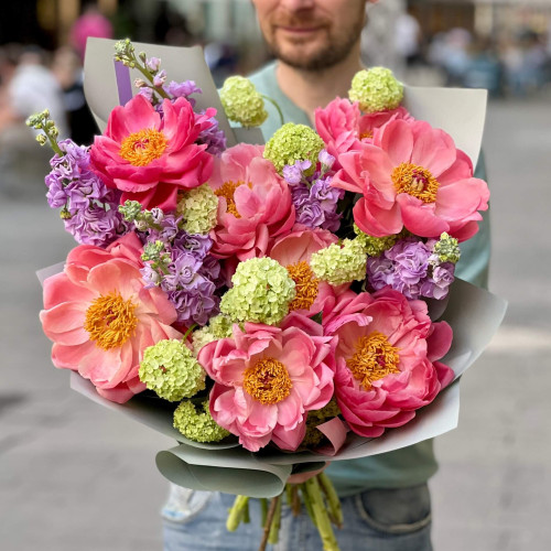 Розкішний букет з півоніями Coral Charm «Сад Імператора»
