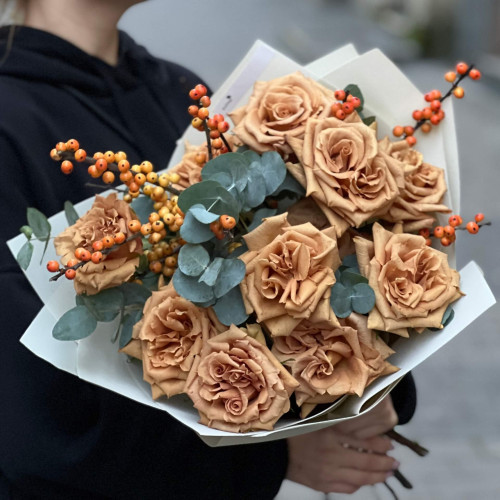 Caramel bouquet with Toffee peony roses «Banoffee Pie»