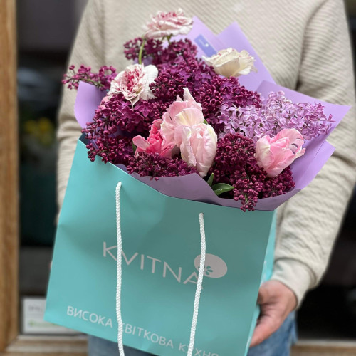 Пухленький весенний букет «Влюблённый Арлекин»