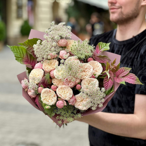 5 branches of spray peony roses in a bouquet «Strawberry macaron»
