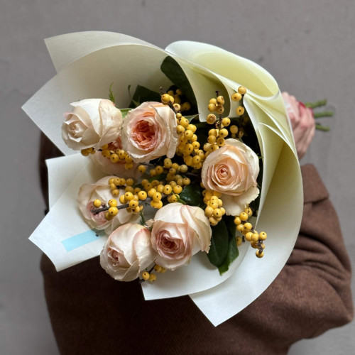 Піоновидні троянди Cream X-Pression у букеті «Осінні персики»