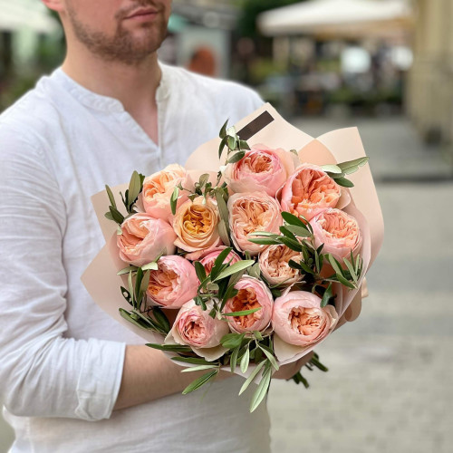 Вишуканий букет із піоновидної троянди Джульєтта «Абрикосове джелато»