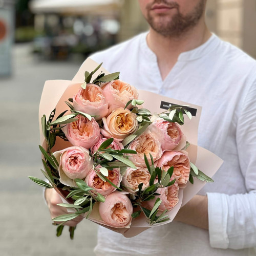 Вишуканий букет із піоновидної троянди Джульєтта «Абрикосове джелато»