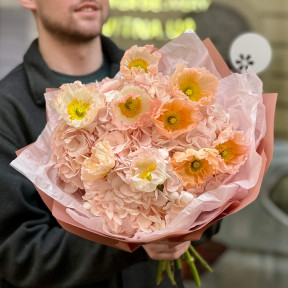 Розкішний букет з гортензіями та маками «Ніжний сад»