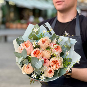 Bouquet of exquisite Juliet peony roses «Peach Dawns»