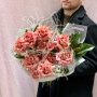 Stylish bouquet of 15 Barista roses and skimmia «Lviv coffee»