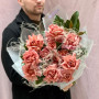 Stylish bouquet of 15 Barista roses and skimmia «Lviv coffee»