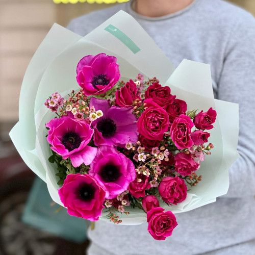 Bright bouquet with anemones and spray peony roses «Raspberry feelings»