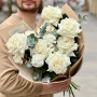 Білий букет із троянд Playa Blanca та діантусів «Світлий вальс»