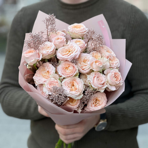 Ніжний букет із кущових півонієвидних троянд «Рожеве золото»