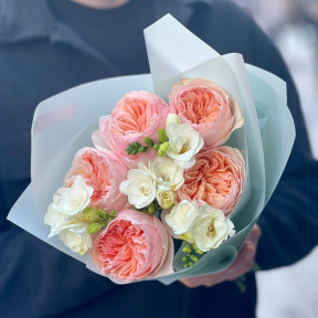 Fragrant bouquet of peony roses and freesias «Aromatic Juliet»