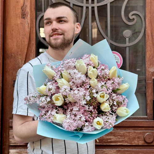 Ароматний букет з бузком та тюльпанами «Парфуми небес»