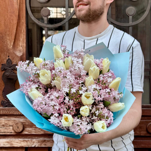 Ароматний букет з бузком та тюльпанами «Парфуми небес»