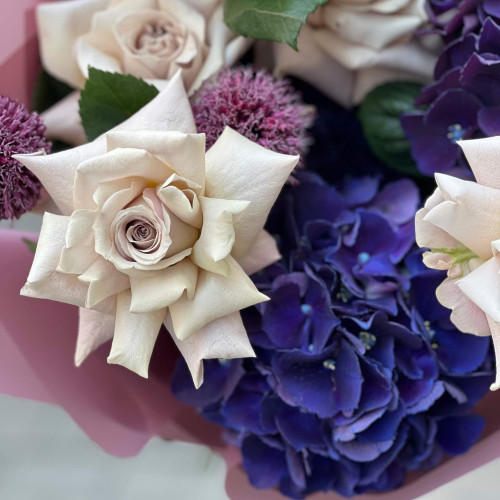 Загадковий букет у холодних відтінках «Зачарована ніч»