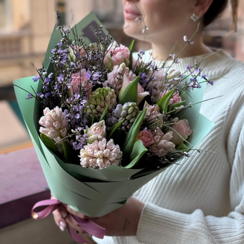 Fragrant bouquet with Dreamer premium tulips «Lavender Dreams»