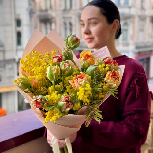 Цікавий букет з французькими тюльпанами Gudoshnik «Стильна весна»