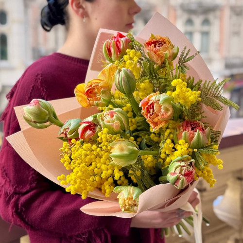 Цікавий букет з французькими тюльпанами Gudoshnik «Стильна весна»