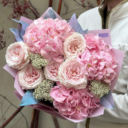 Рожевий романтичний букет з півонієвидними трояндами «Мрійлива принцеса»