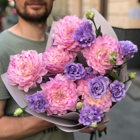 Lilac bouquet with dahlias «Evening Lotus»