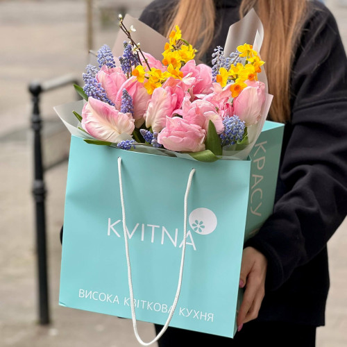 Ароматний букет з тюльпанами та нарцисами «Запах весни»