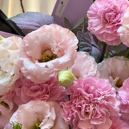 Ніжний букет з еустомою «Тендітна квіточка»