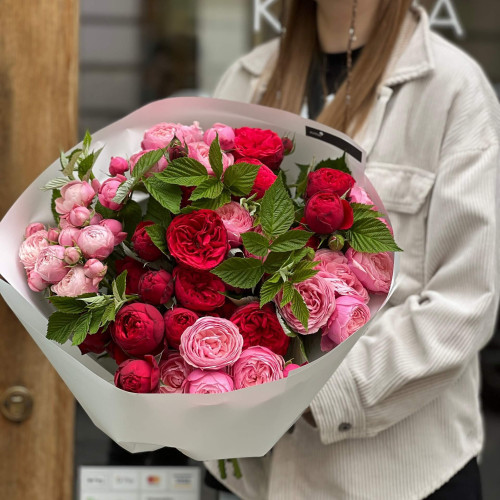 Exquisite bouquet of peony roses «Strawberry marshmallow»