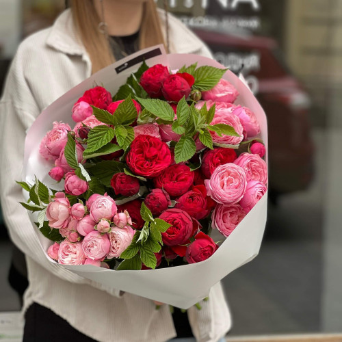 Exquisite bouquet of peony roses «Strawberry marshmallow»