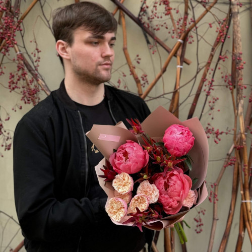 Bright bouquet with peonies «Romantic October»